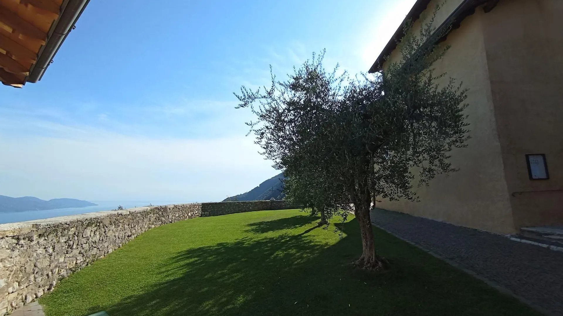 Apartment Albergo Diffuso Borgo Piovere In Tignale