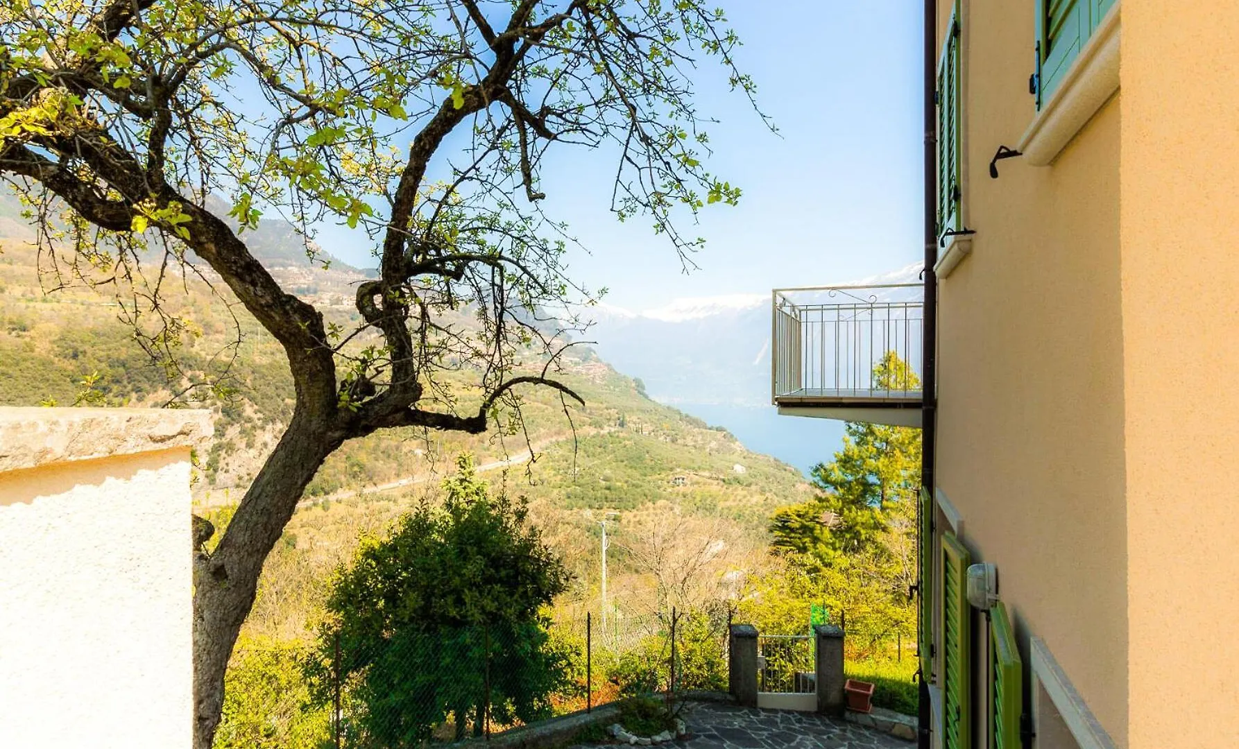 Apartment Albergo Diffuso Borgo Piovere In Tignale Italy